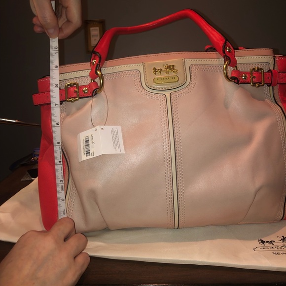 NWT Coach multicolored coral medium hand bag. - Picture 2 of 3